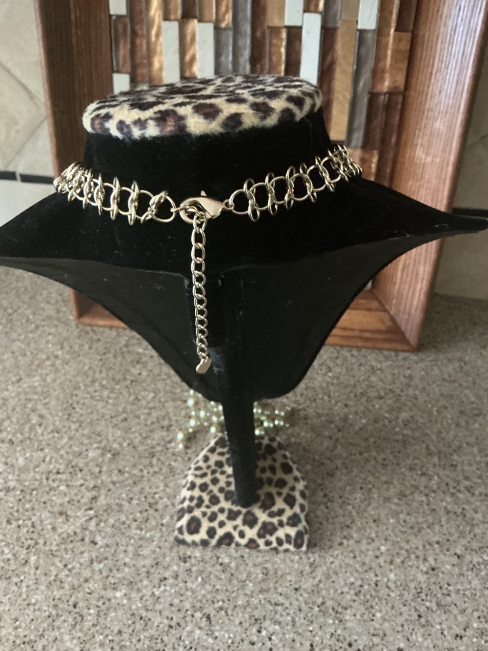 New Pearl Green and Gold Necklace - Picture 3 of 3